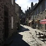 Maison Auvergnate Traditionnelle Recemment Renovee *