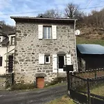 Maison Auvergnate Traditionnelle Recemment Renovee Holiday home Laroquevieille