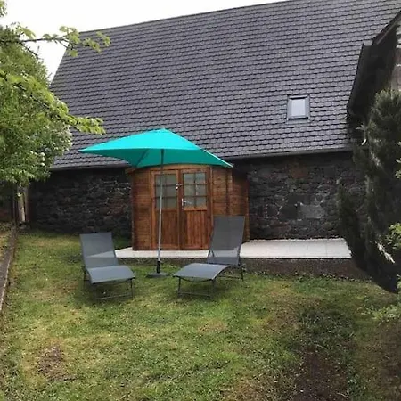 Maison Auvergnate Traditionnelle Recemment Renovee Laroquevieille