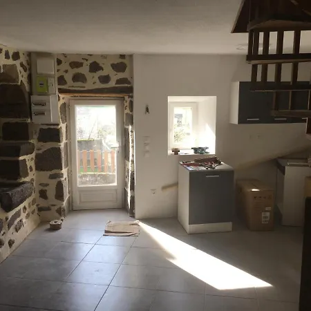 Maison Auvergnate Traditionnelle Recemment Renovee * Laroquevieille