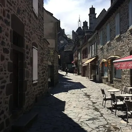 Maison Auvergnate Traditionnelle Recemment Renovee *